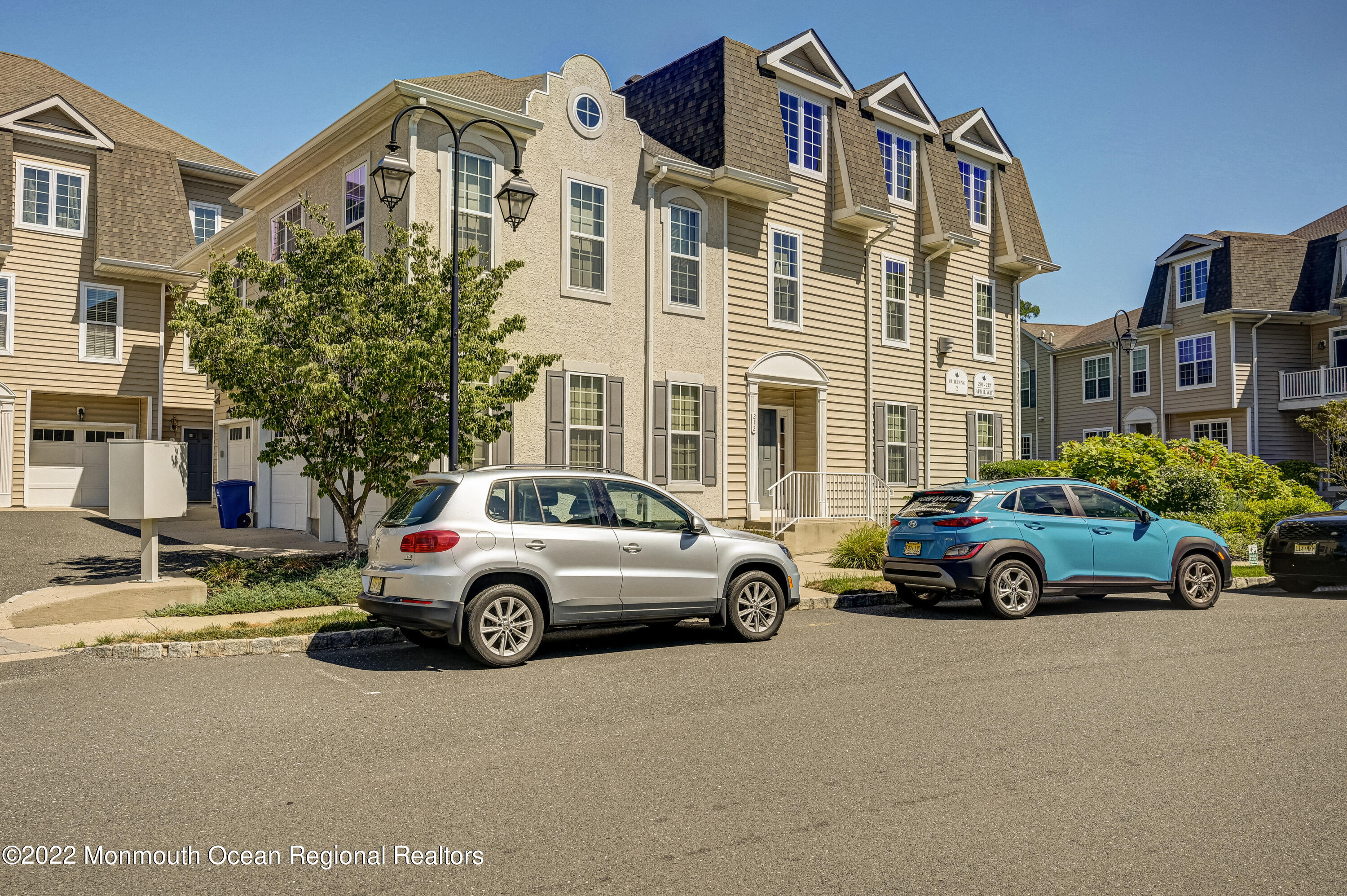 212 April Way Middletown, NJ 07748 - Photo 2 of 31 212_april_way006