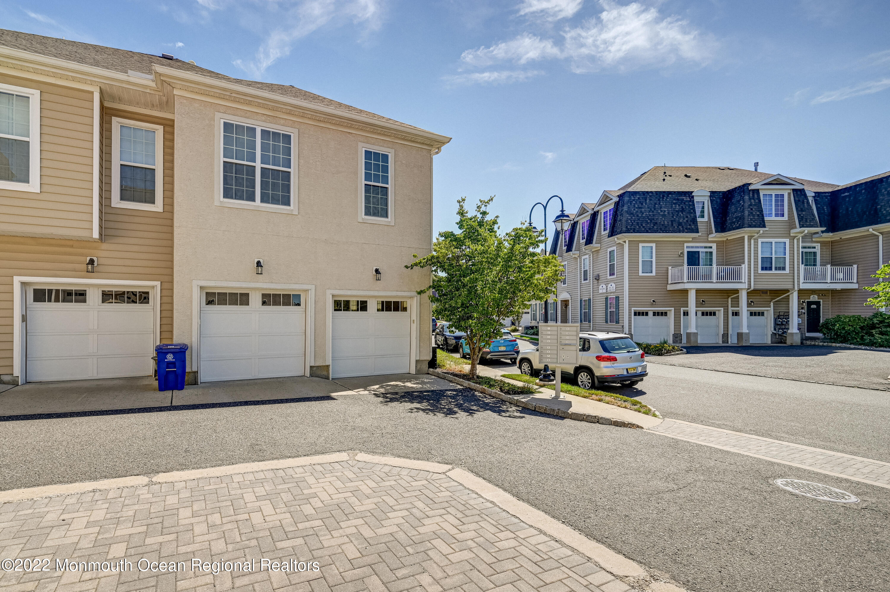 212 April Way Middletown, NJ 07748 - Photo 4 of 31 212_april_way007