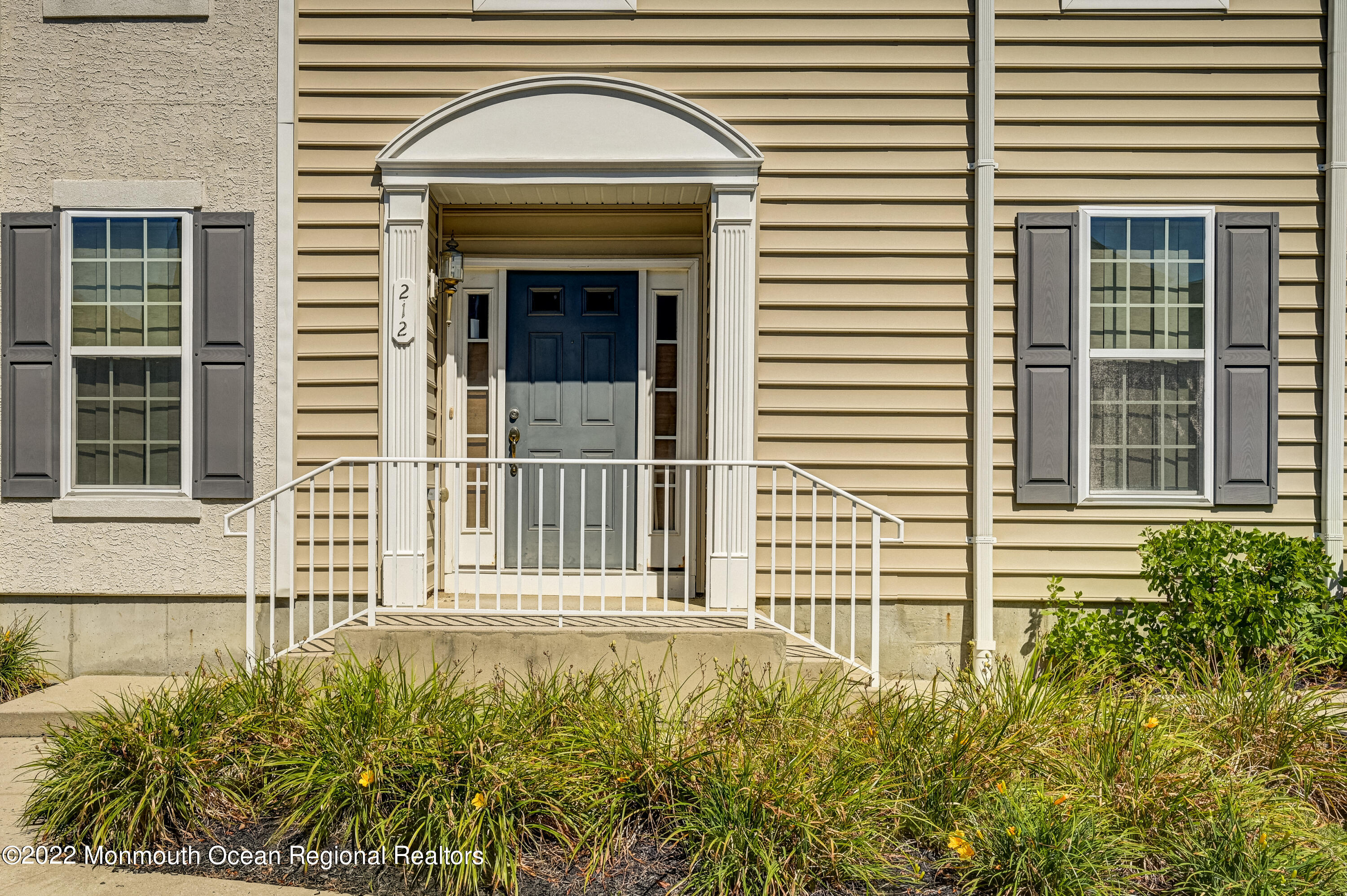 212 April Way Middletown, NJ 07748 - Photo 5 of 31 212_april_way003