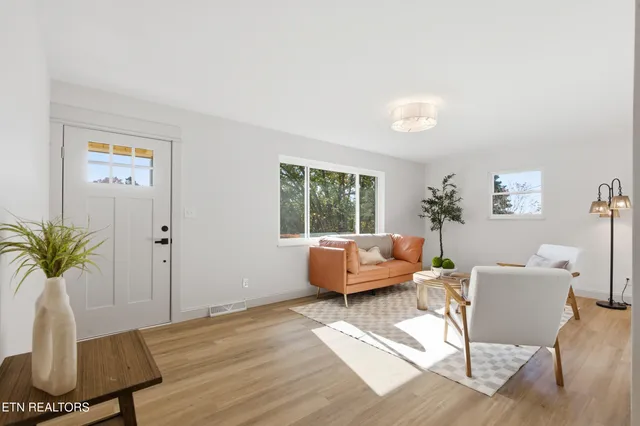 $379,000 | 1413 Mt Vista Drive, Knoxville, TN 37920