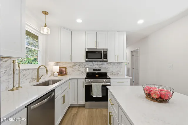 $379,000 | 1413 Mt Vista Drive, Knoxville, TN 37920