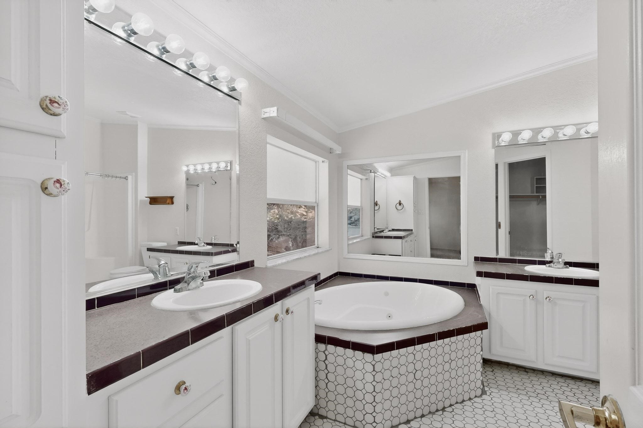 103 Hidden Valley Ranch Road Ilfeld, NM 87538 - Photo 25 of 49 Primary bathroom