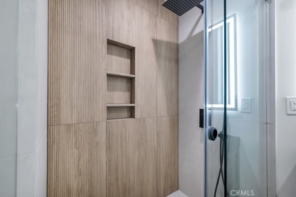 6156 Colbath Avenue Valley Glen, CA 91401 - Photo 21 of 62 a view of a bathroom