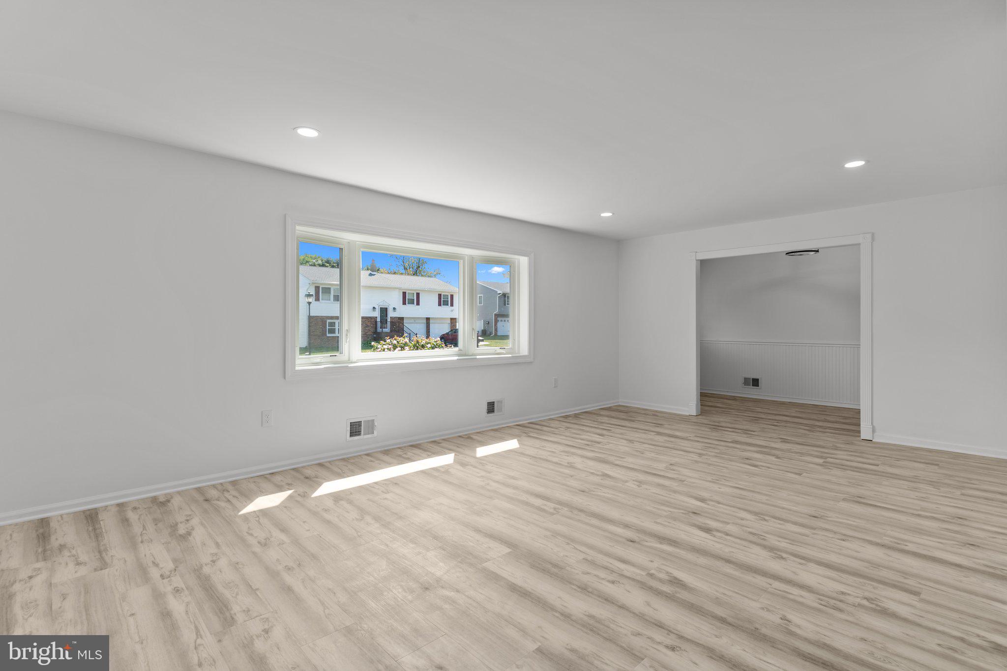 8 Robin Hood Drive Levittown, PA 19054 - Photo 5 of 49 Living Room