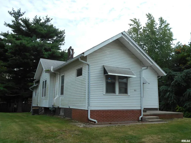$79,000 | 223 North College Street, Macomb, IL 61455