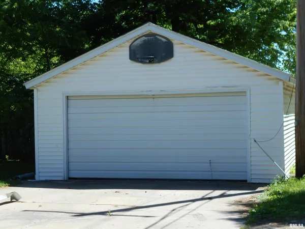$79,000 | 223 North College Street, Macomb, IL 61455