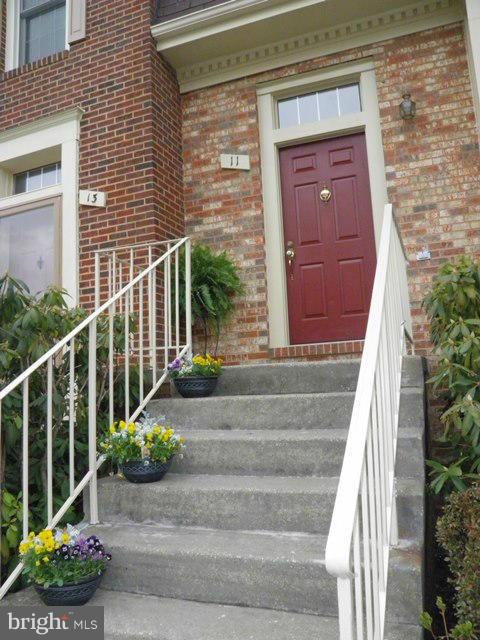 11 Grove Ridge Court, Unit 70 Rockville, MD 20852 - Photo 2 of 25 Exterior (Front)