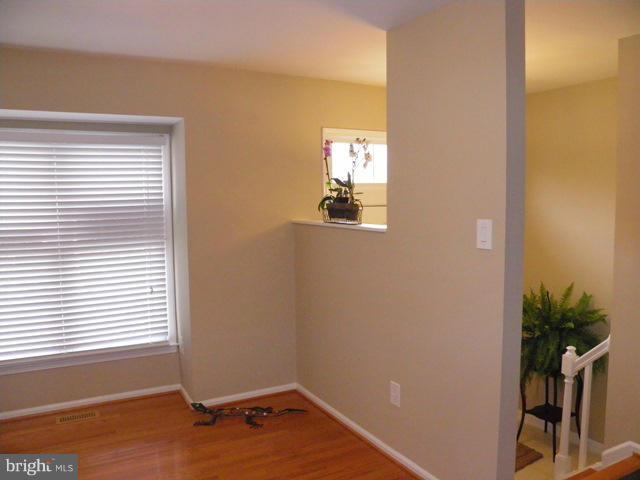 11 Grove Ridge Court, Unit 70 Rockville, MD 20852 - Photo 11 of 25 Kitchen with table space