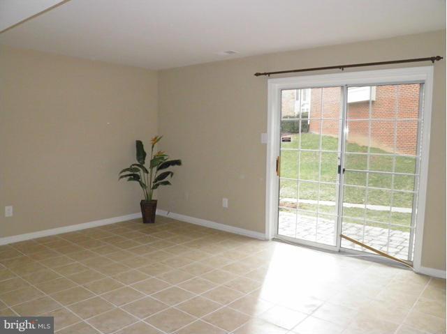 11 Grove Ridge Court, Unit 70 Rockville, MD 20852 - Photo 14 of 25 Family Room