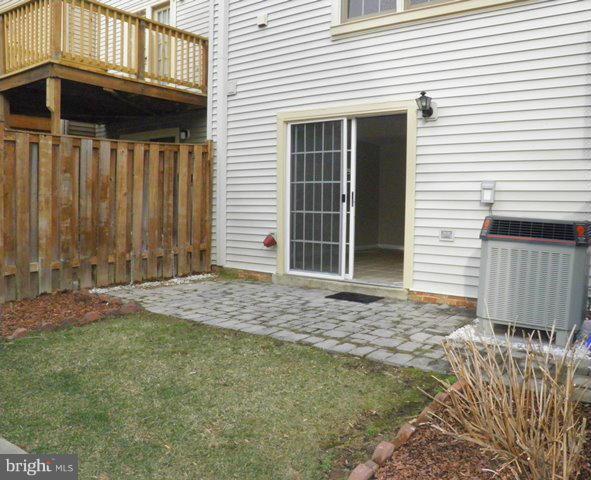 11 Grove Ridge Court, Unit 70 Rockville, MD 20852 - Photo 17 of 25 Rear yard