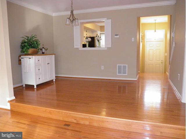 11 Grove Ridge Court, Unit 70 Rockville, MD 20852 - Photo 4 of 25 Dining Room