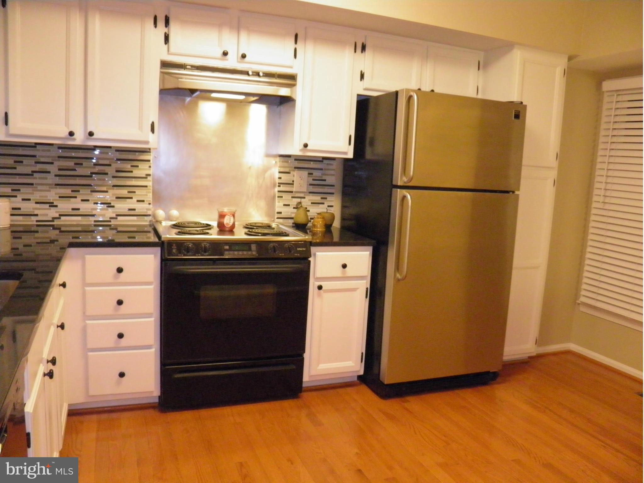 11 Grove Ridge Court, Unit 70 Rockville, MD 20852 - Photo 10 of 25 Kitchen