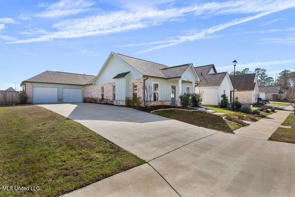 $342,000 | 817 Long Leaf Circle, Brandon, MS 39042