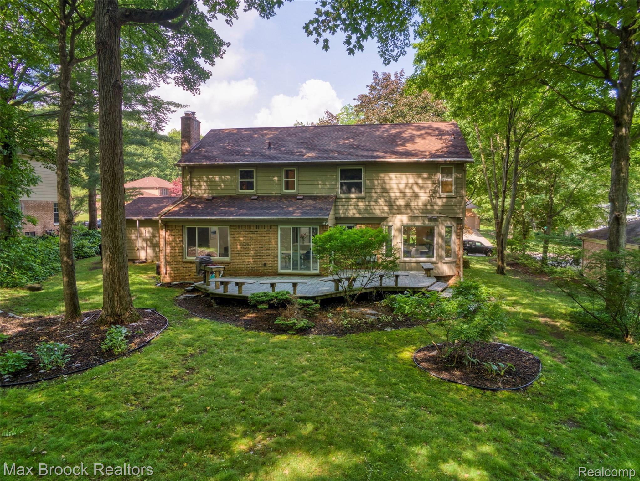 30600 High Valley Road Farmington, MI 48331 - Photo 3 of 32 30600_high_valley-34.jpg
