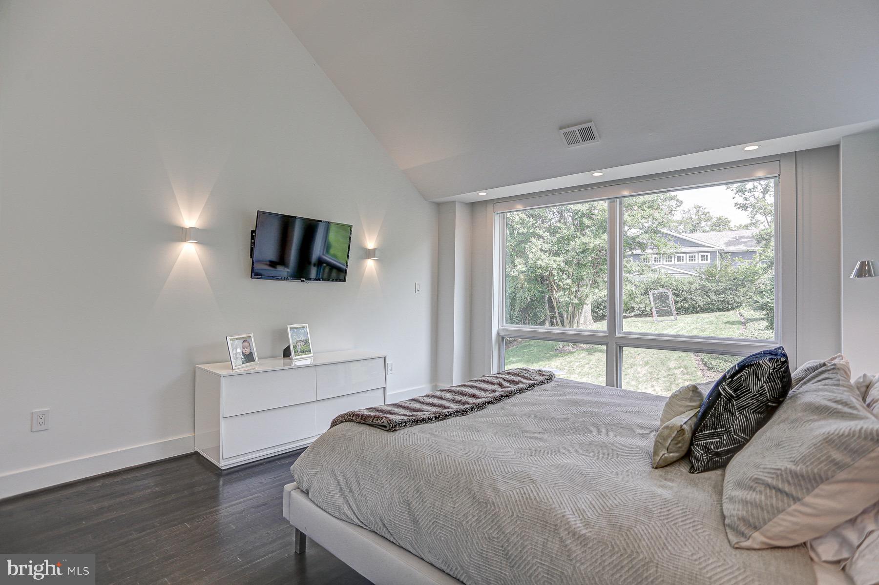 7301 Radnor Road Bethesda, MD 20817 - Photo 13 of 26