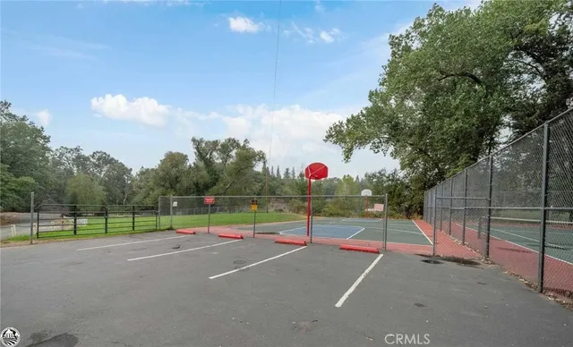 a view of a tennis court