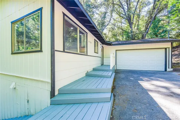 a view of a room with an empty space