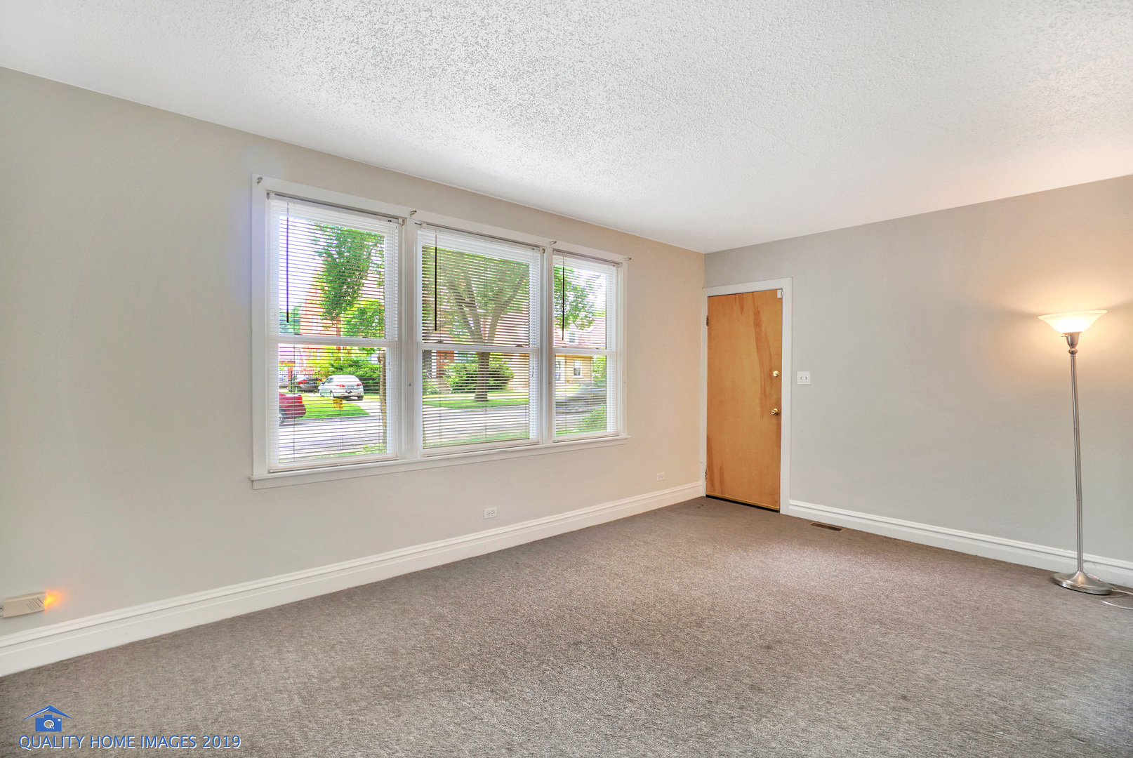 9733 South Charles Street Chicago, IL 60643 - Photo 13 of 26 an empty room with windows