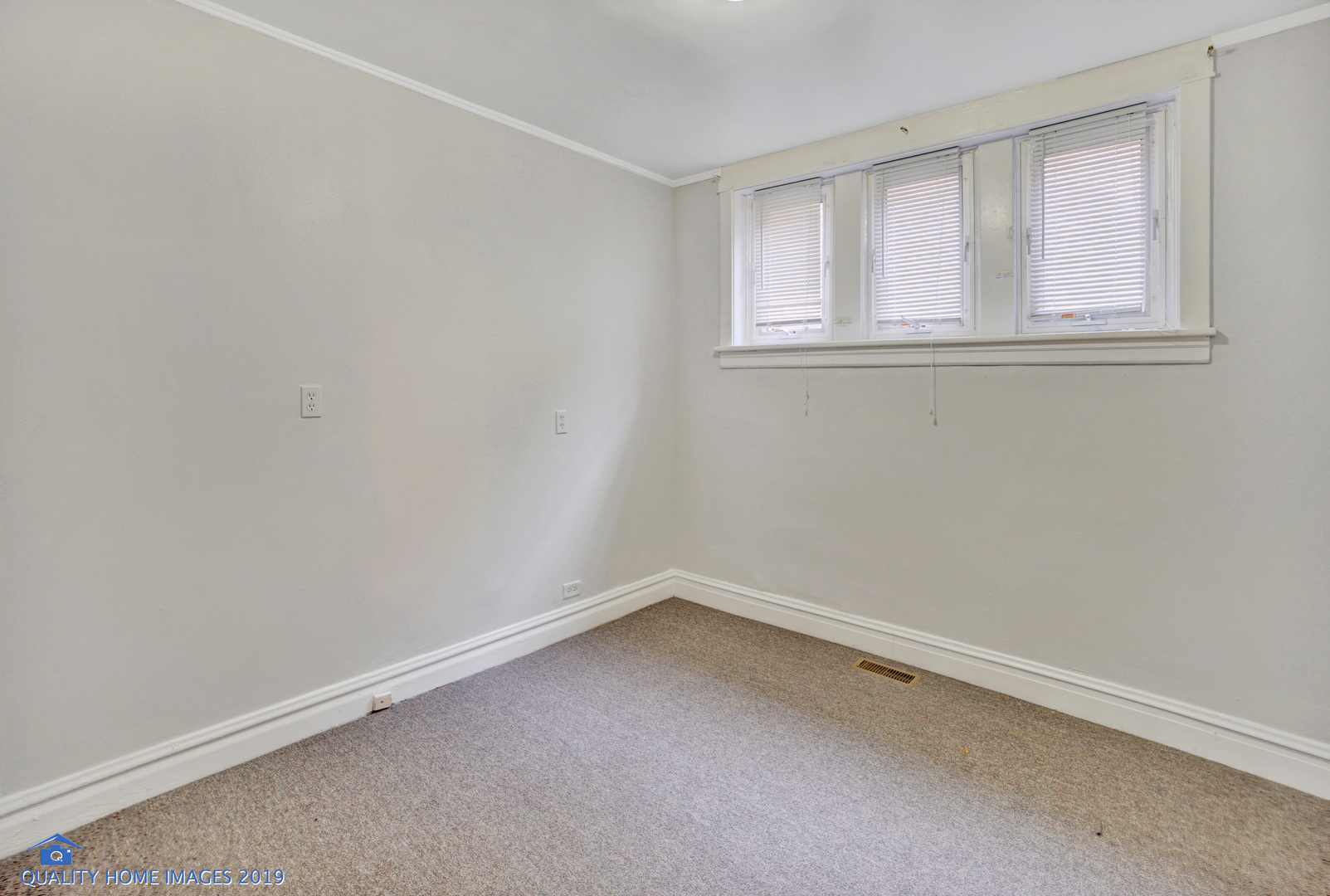 9733 South Charles Street Chicago, IL 60643 - Photo 20 of 26 an empty room with a window