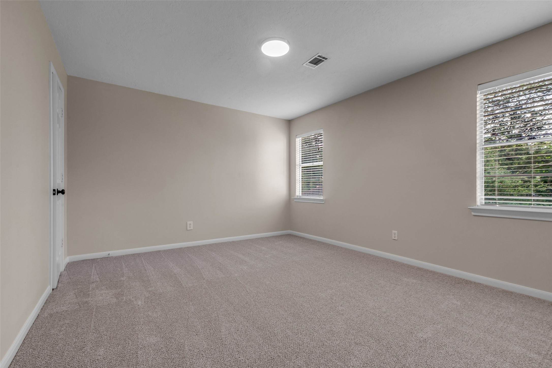 6415 Bayonne Drive Spring, TX 77389 - Photo 30 of 40 an empty room with windows