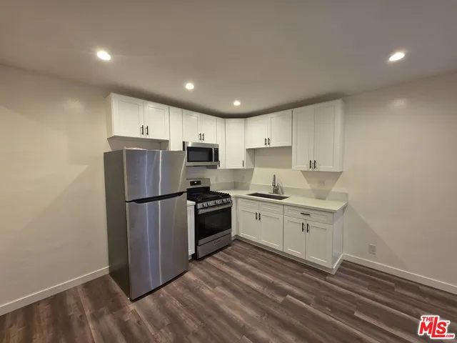 $2,300 | 2012 South Holt Avenue, Unit 2016, Los Angeles, CA 90034