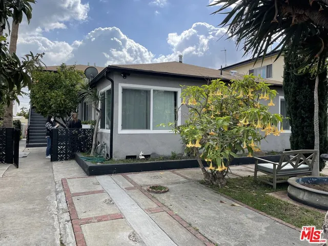 $2,300 | 2012 South Holt Avenue, Unit 2016, Los Angeles, CA 90034