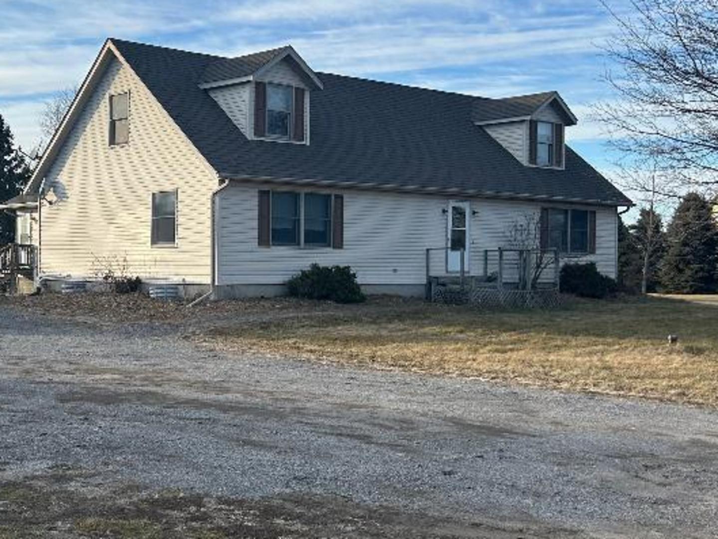 10598 North 3500W Road Manteno, IL 60950 - Photo 4 of 56 a house view with a outdoor space