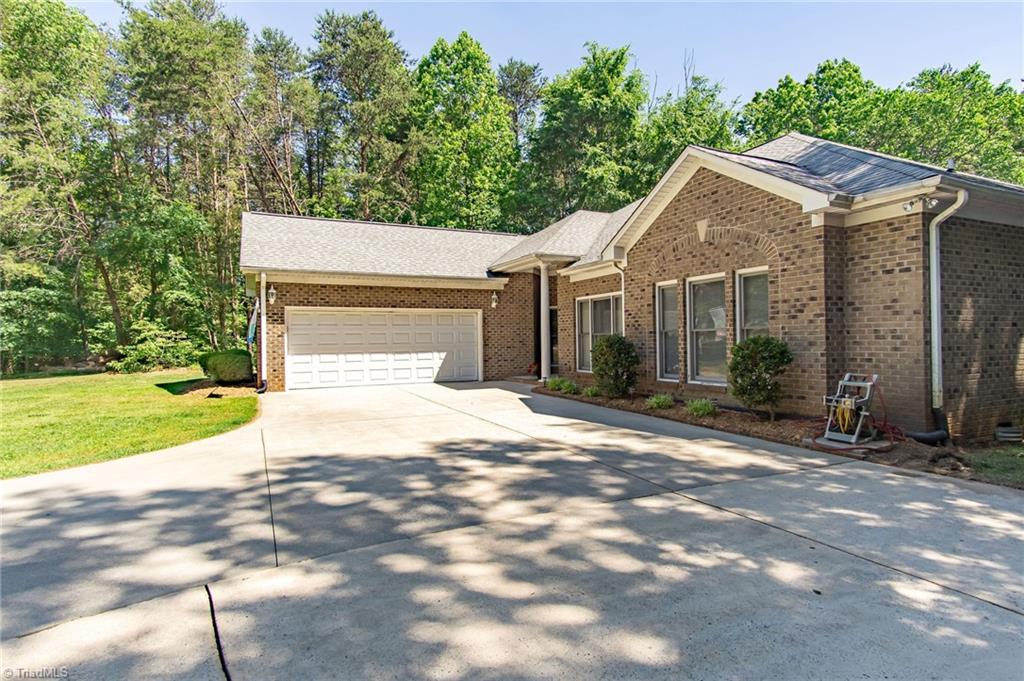 3620 Hunting Ridge Drive High Point, NC 27265 - Photo 3 of 39 Gallery Image 3