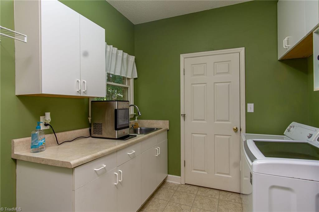 3620 Hunting Ridge Drive High Point, NC 27265 - Photo 31 of 39 Gallery Image 31