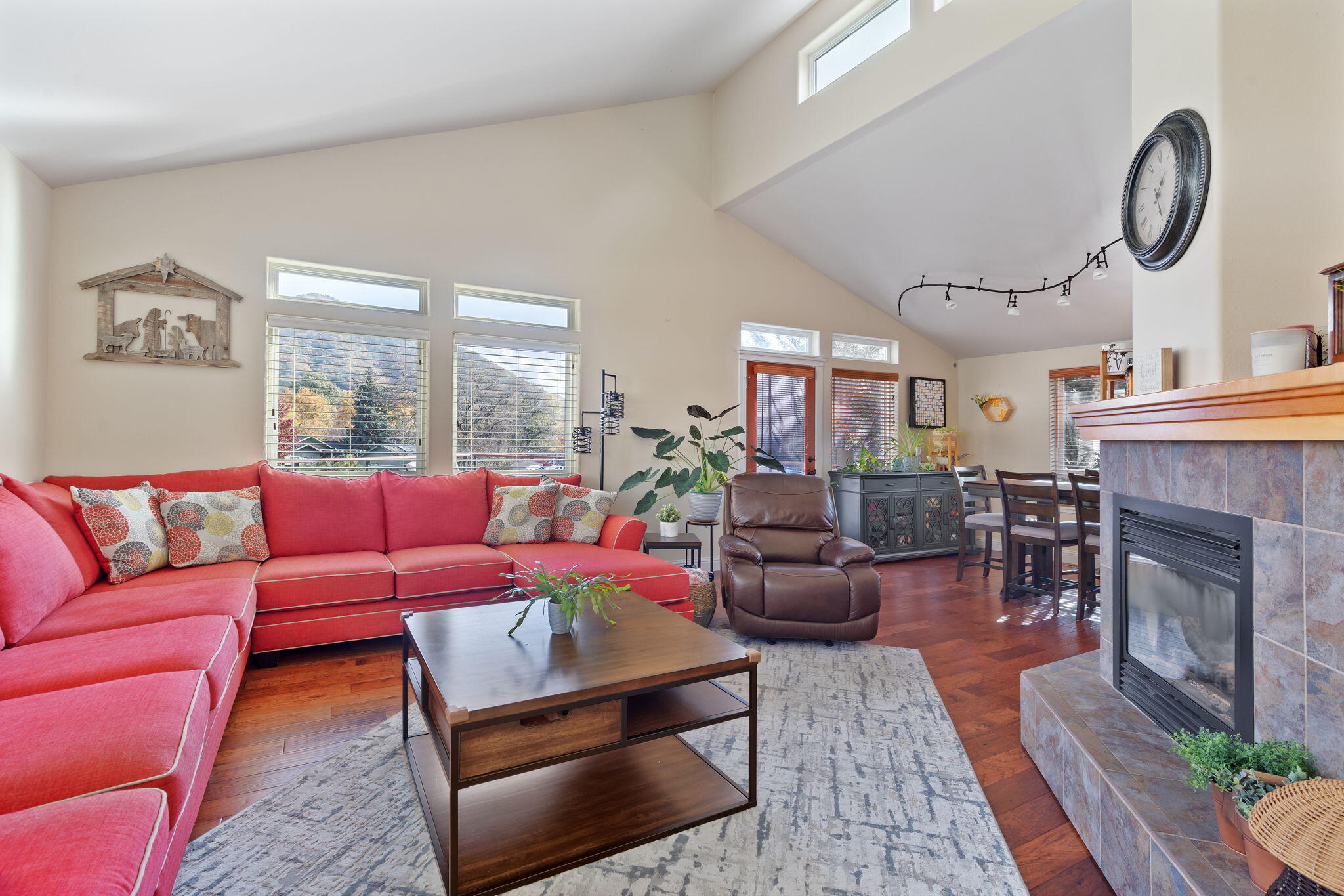 101 Cedar Ridge Terrace Rogue River, OR 97537 - Photo 12 of 36 Living Room