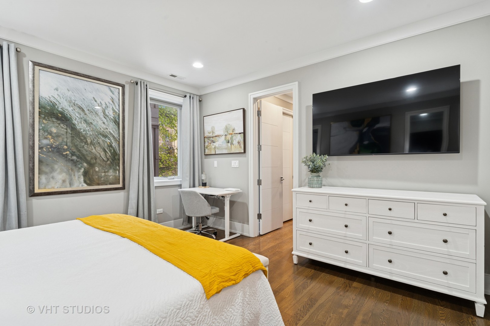 637 West Melrose Street, Unit 2 Chicago, IL 60657 - Photo 11 of 21 a bedroom with a bed and a flat screen tv