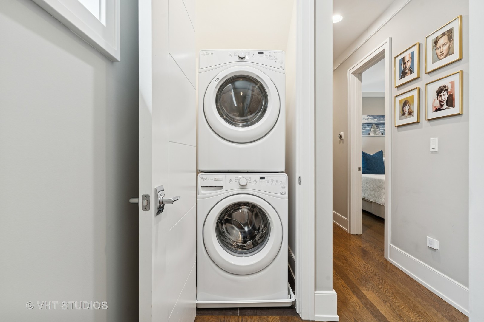 637 West Melrose Street, Unit 2 Chicago, IL 60657 - Photo 17 of 21 a utility room with dryer and washer