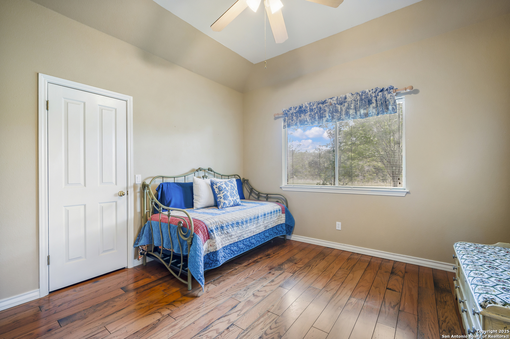 221 Park Ridge Boerne, TX 78006 - Photo 24 of 35 a room with a bed and a window