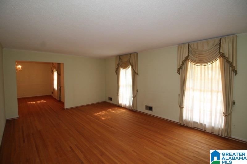 945 Pine Hill Road Birmingham, AL 35235 - Photo 3 of 20
