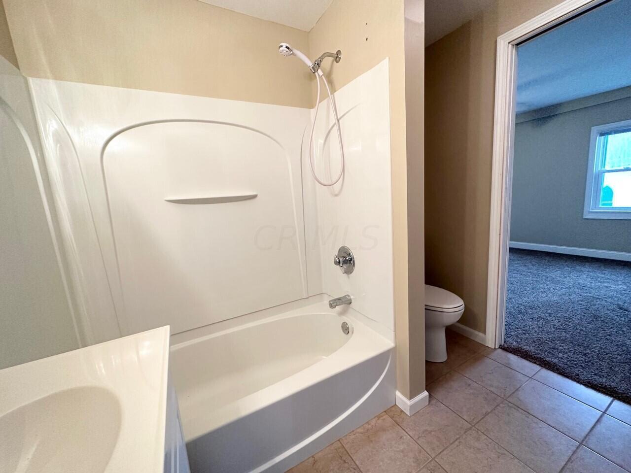 109 Maple Street Hebron, OH 43025 - Photo 23 of 31 Upstairs Jack & Jill Bath