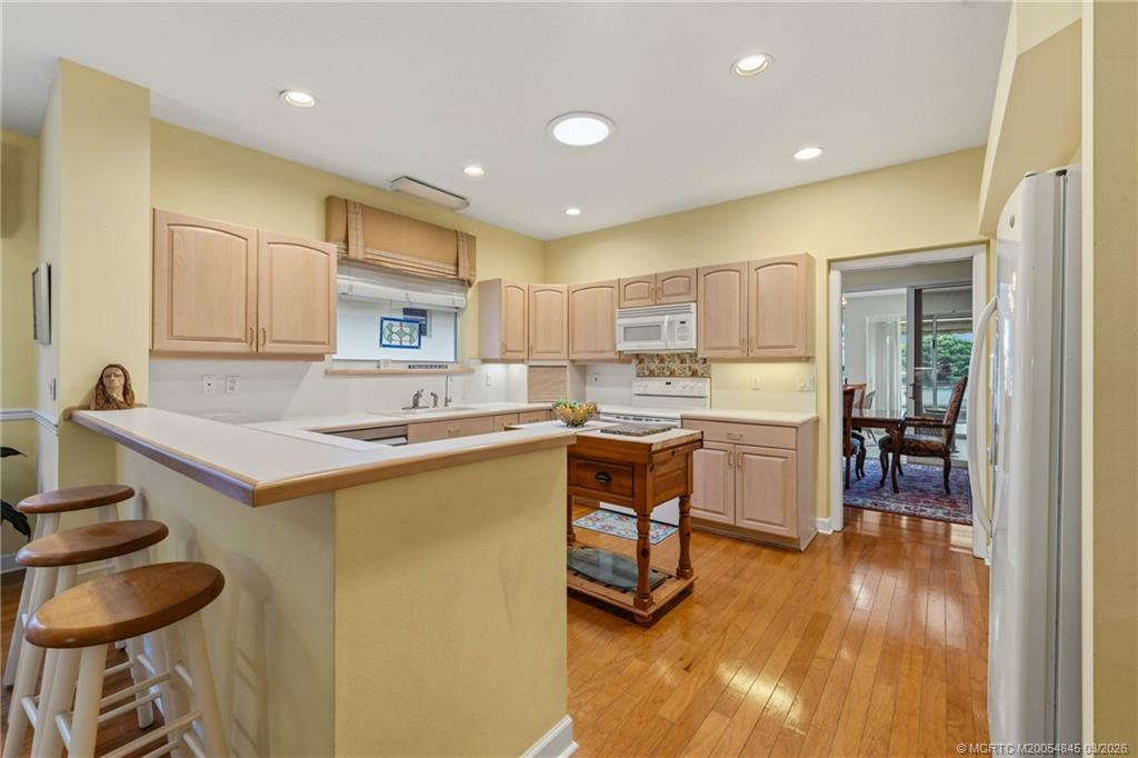3510 Southeast Cambridge Drive Stuart, FL 34997 - Photo 9 of 38 Breakfast bar in kitchen