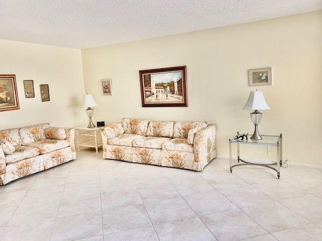 3070 Guildford East Boca Raton, FL 33434 - Photo 6 of 27 Living Room