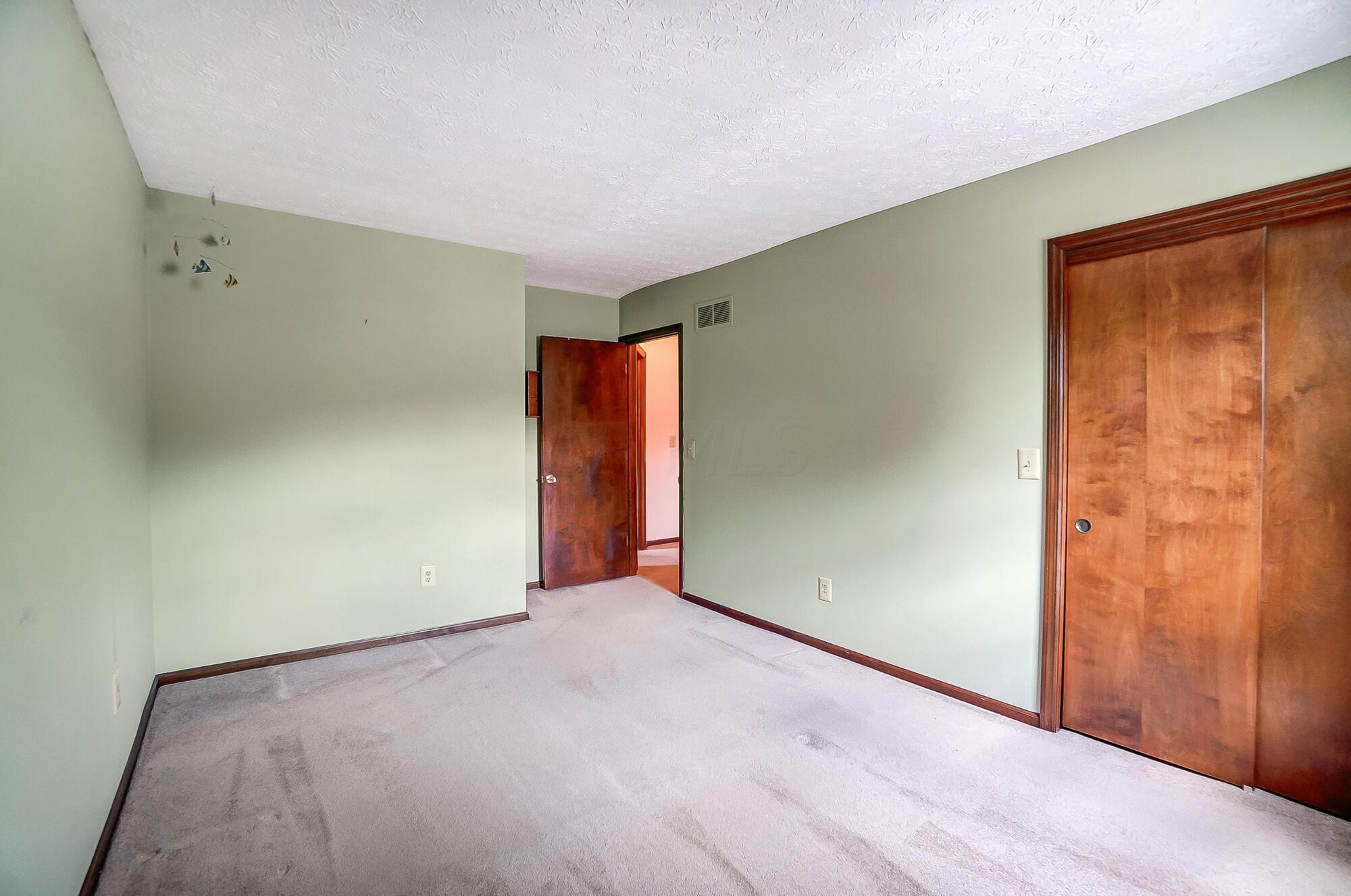 633 Olde North Church Road Westerville, OH 43081 - Photo 32 of 42 032