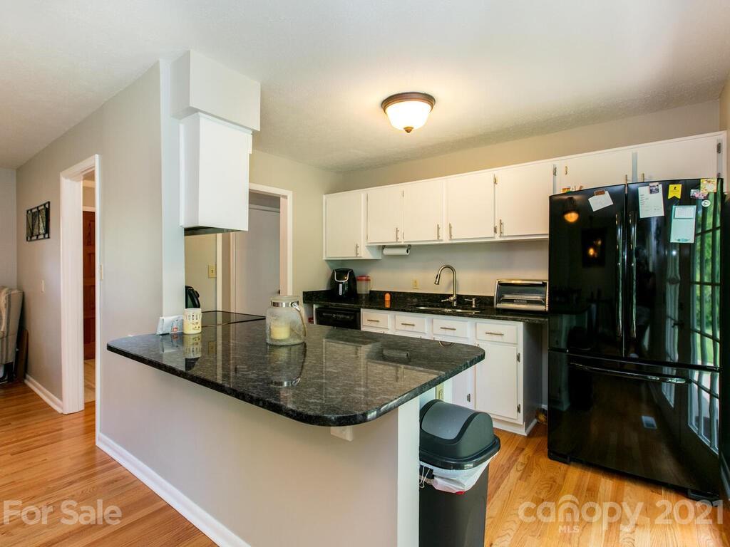 424 Monte Vista Road Candler, NC 28715 - Photo 12 of 34 Gallery Image 12