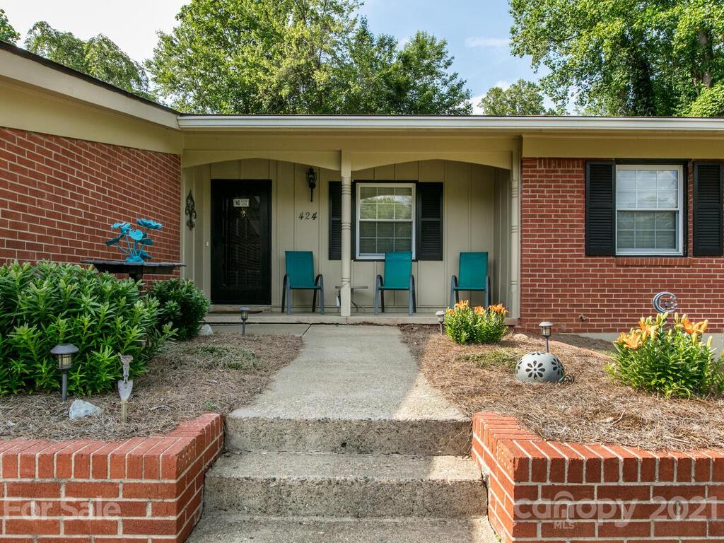 424 Monte Vista Road Candler, NC 28715 - Photo 3 of 34 Gallery Image 3
