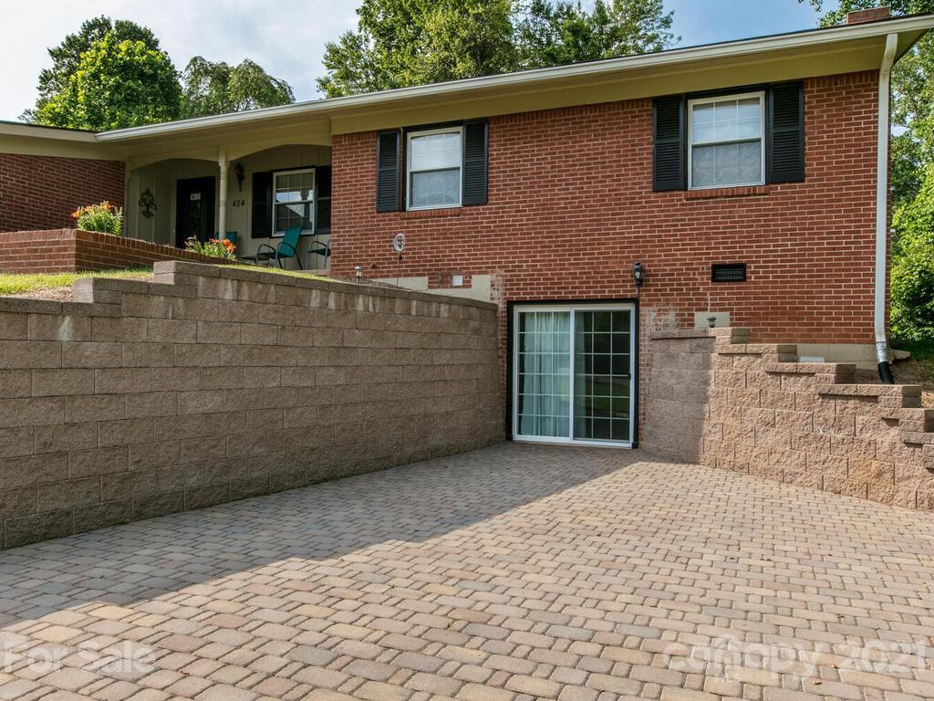 424 Monte Vista Road Candler, NC 28715 - Photo 4 of 34 Gallery Image 4