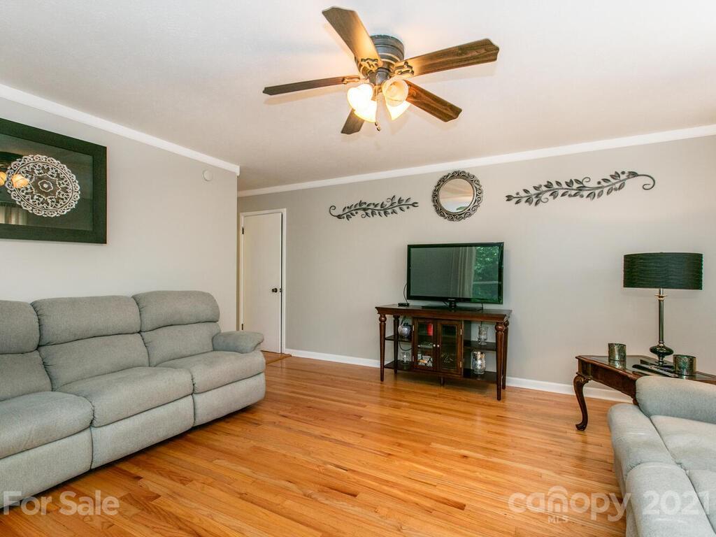 424 Monte Vista Road Candler, NC 28715 - Photo 8 of 34 Gallery Image 8