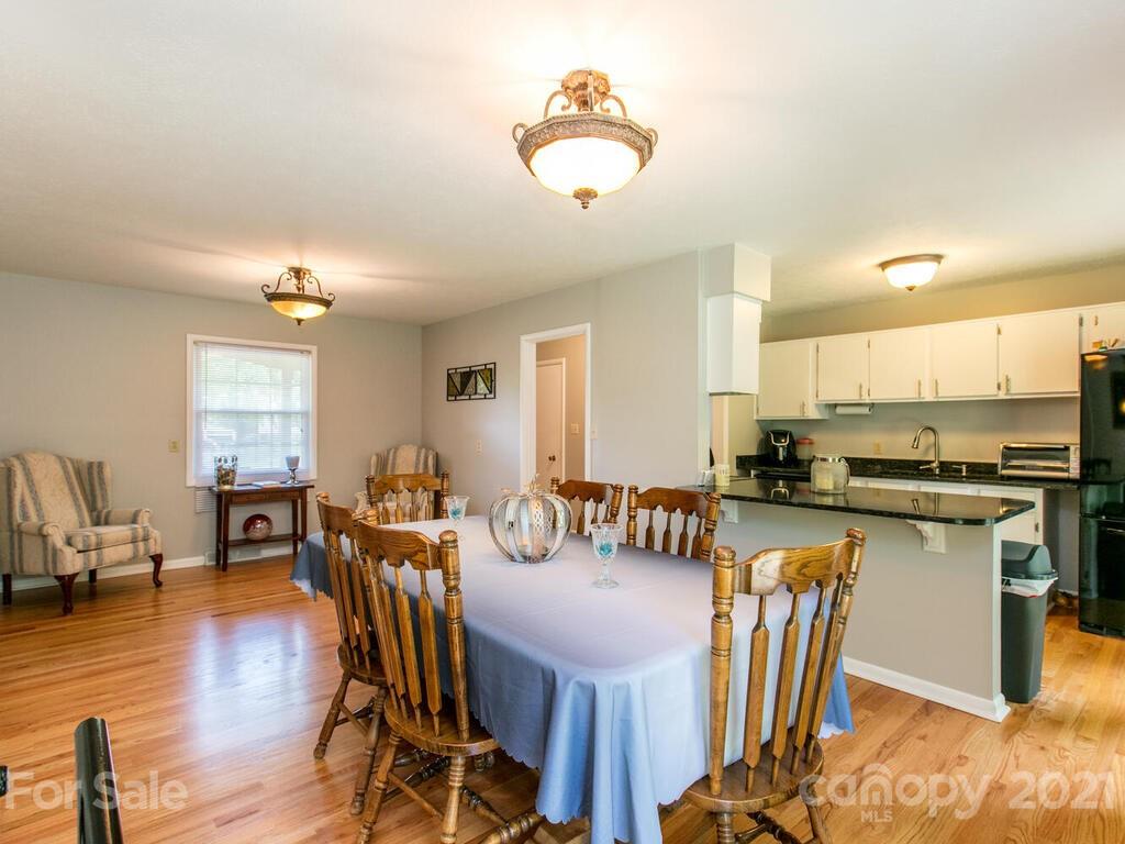 424 Monte Vista Road Candler, NC 28715 - Photo 10 of 34 Gallery Image 10