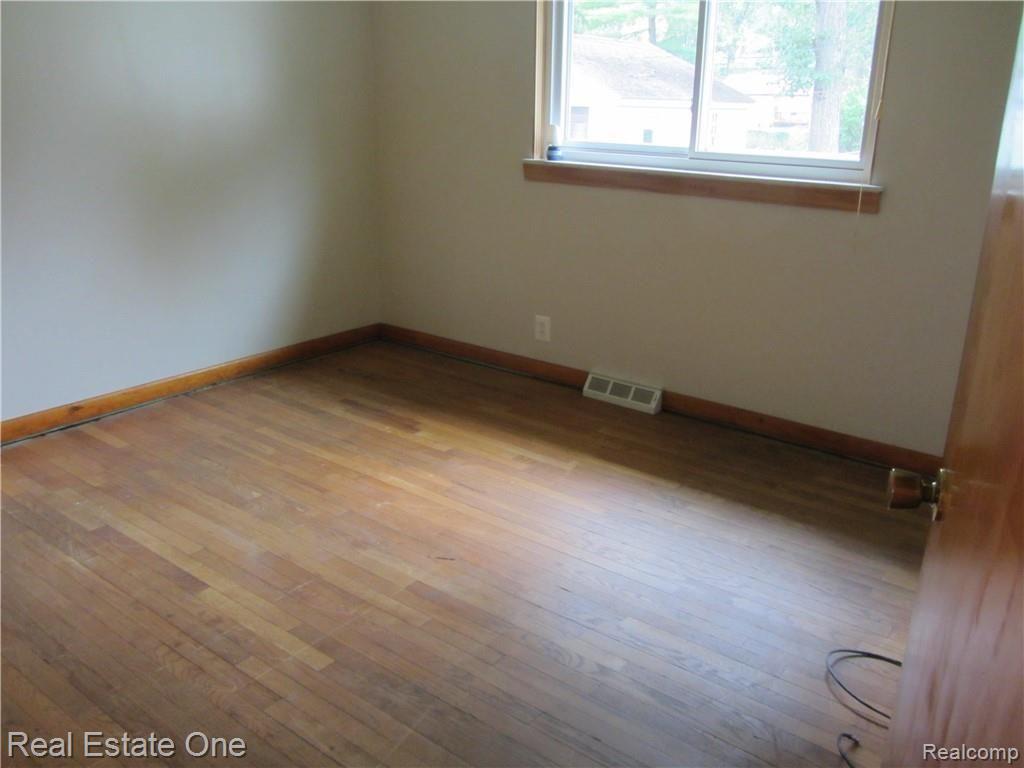 15410 Beech Daly Road Taylor, MI 48180 - Photo 23 of 48 001.JPG