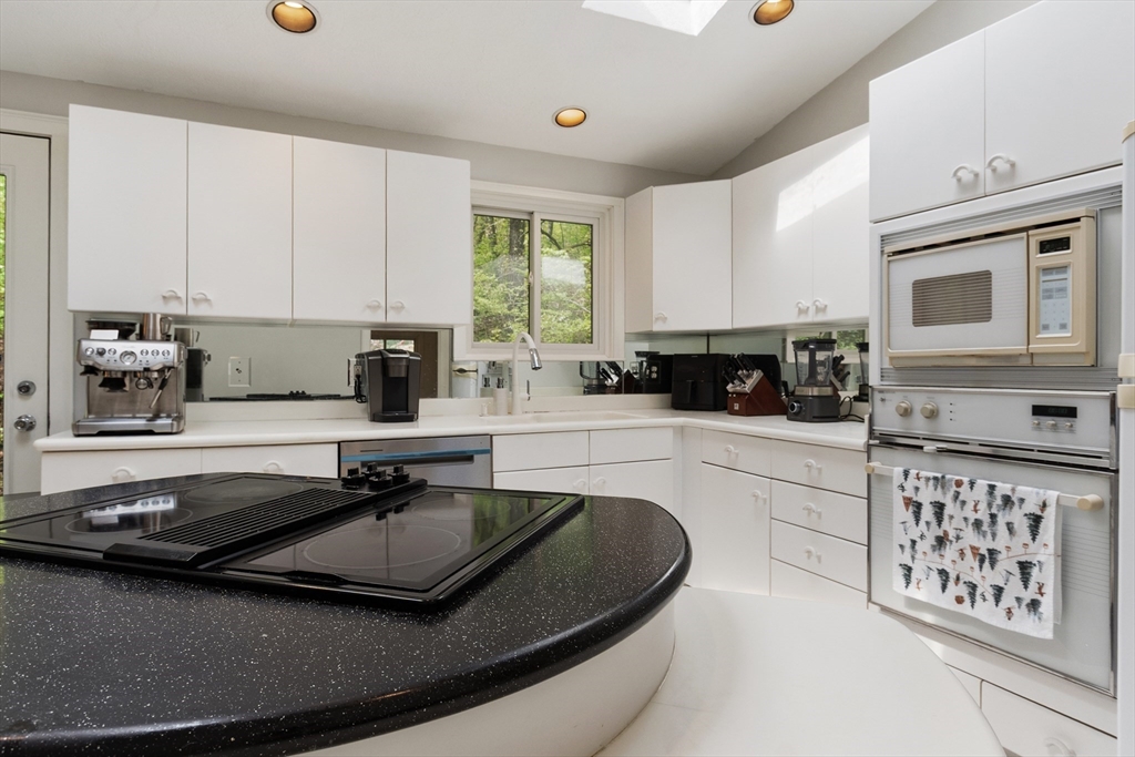 86 Framingham Road Southborough, MA 01772 - Photo 9 of 36