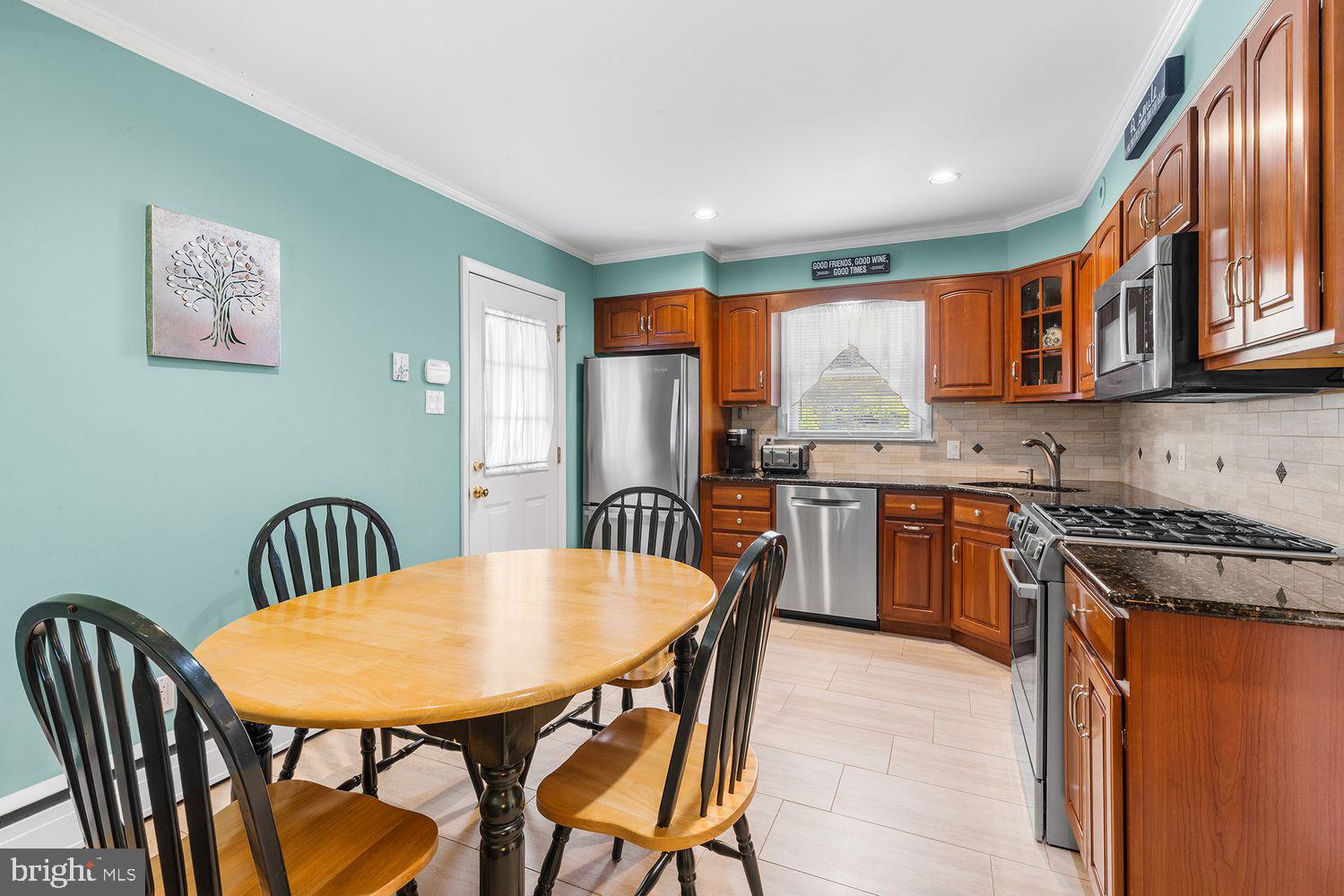 1913 Jody Road Meadowbrook, PA 19046 - Photo 7 of 39 Eat in KitchenFamily