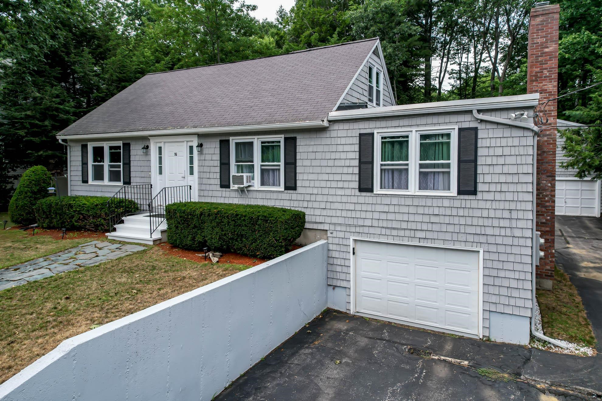 16 Yvonne Street Rochester, NH 03867 - Photo 3 of 33