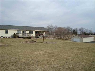 2349 North Baxter Road Davison, MI 48423 - Photo 5 of 12 20231097-4.JPG