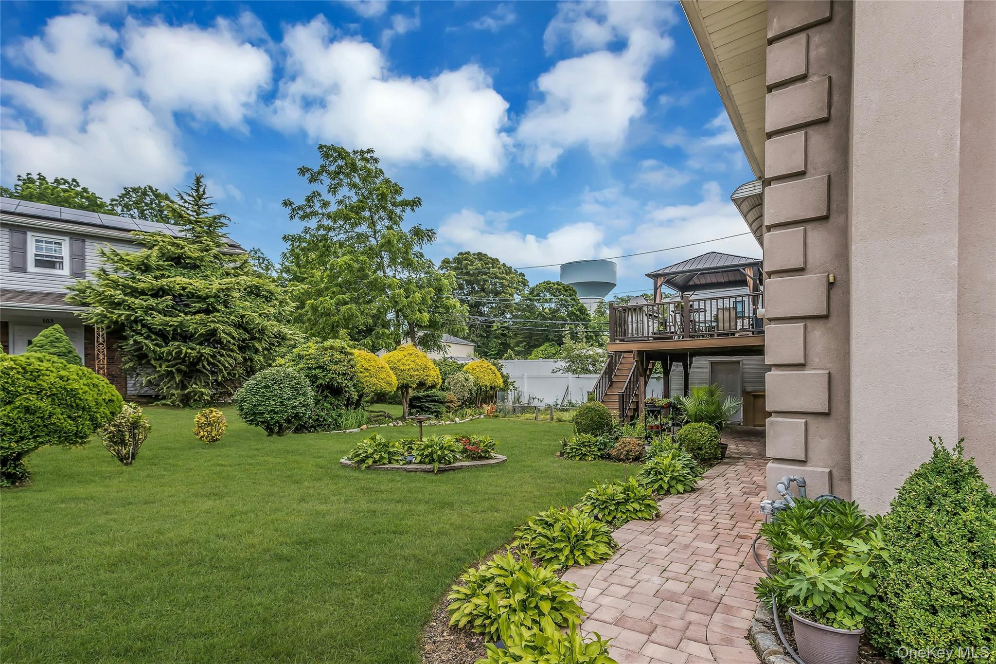 105 Convent Road Syosset, NY 11791 - Photo 23 of 28