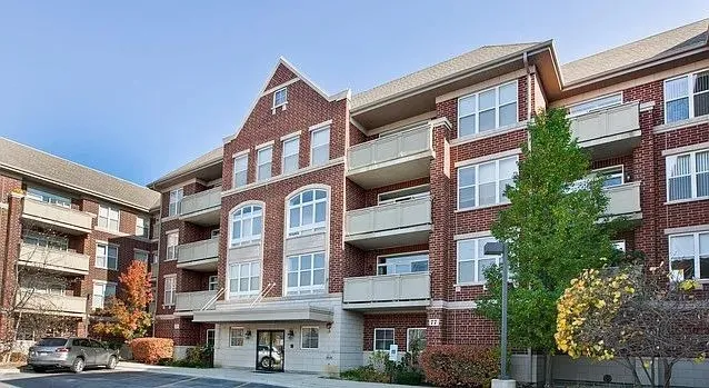 $2,250 | 77 North Quentin Road, Unit 202, Palatine, IL 60067